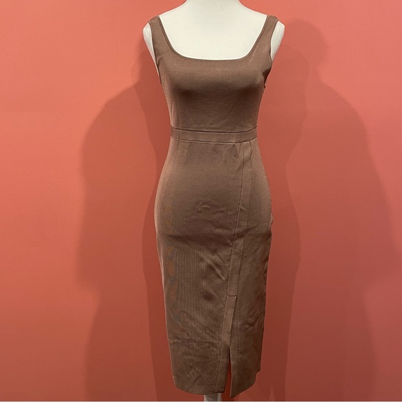 Babaton Dresses & Skirts - Babaton Sleeveless Bodycon Midi Dress